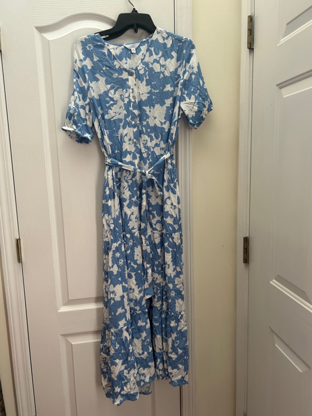 Time and Tru Blue and White Floral Dress